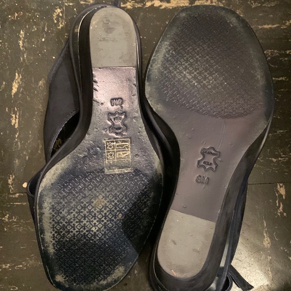 Tory Burch wedge sandals. - Picture 5 of 5